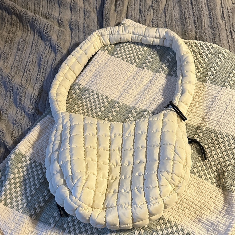 Puffed women’s shoulder bag